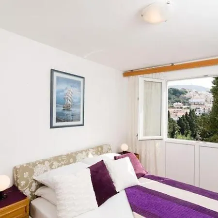 Nina - One Bedroom With Balcony