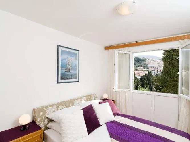 Nina - One Bedroom With Balcony