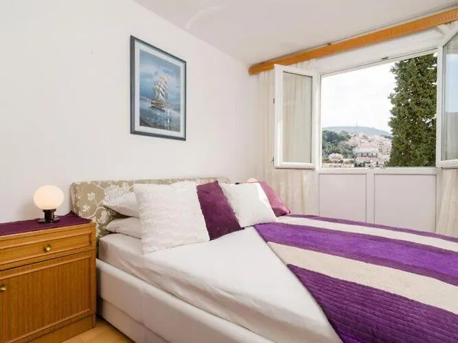 公寓 Nina - One Bedroom With Balcony