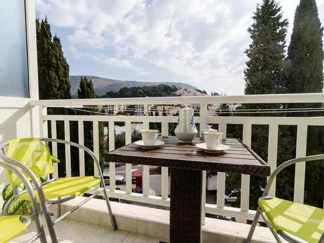 Nina - One Bedroom With Balcony 公寓