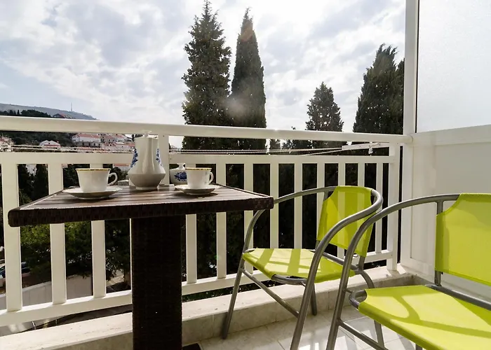 Nina - One Bedroom With Balcony 公寓