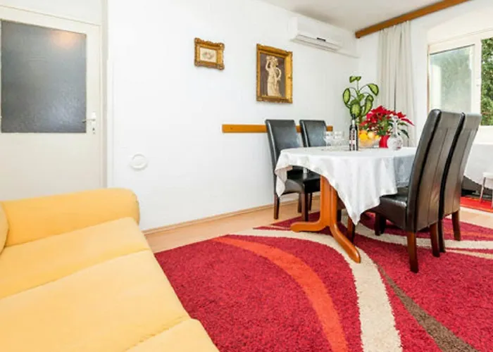 Nina - One Bedroom With Balcony *