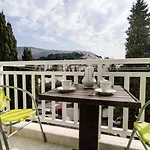 Nina - One Bedroom With Balcony Апартаменты